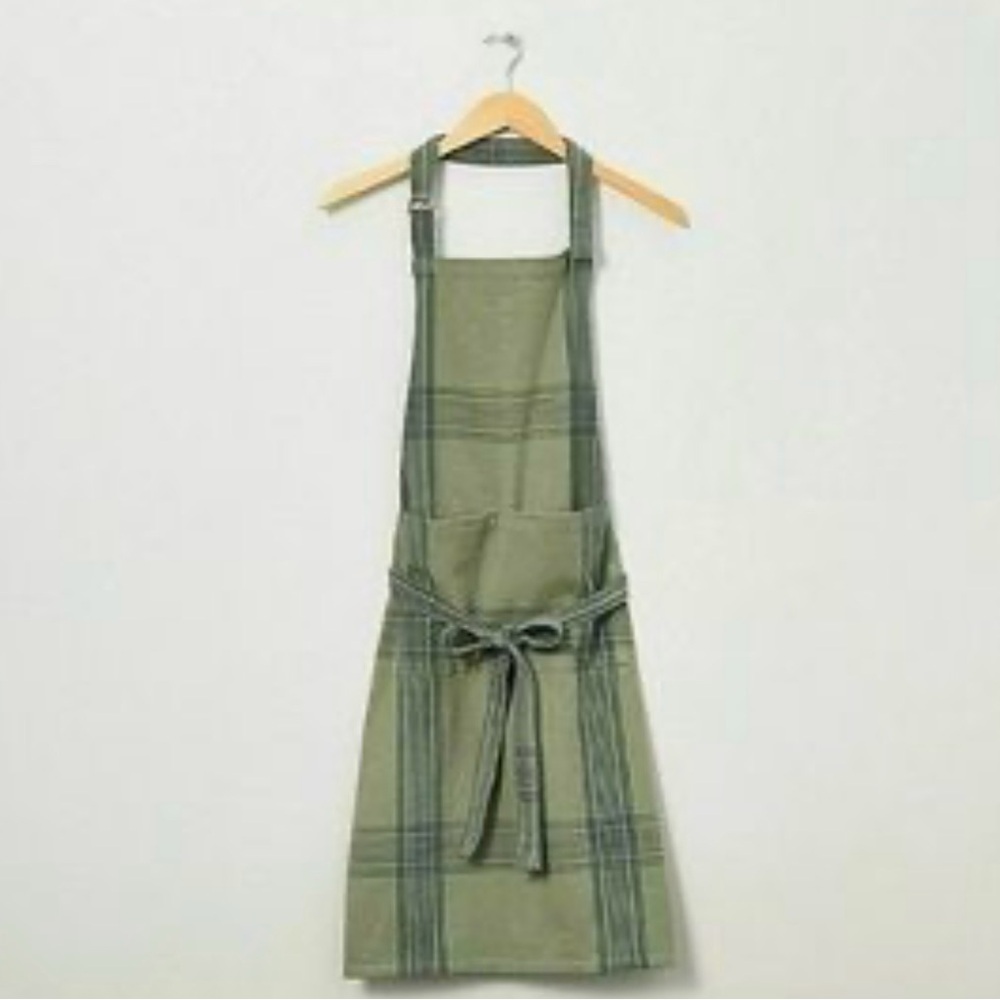 NWT | Hearth & Hand with Magnolia Apron | Green Plaid